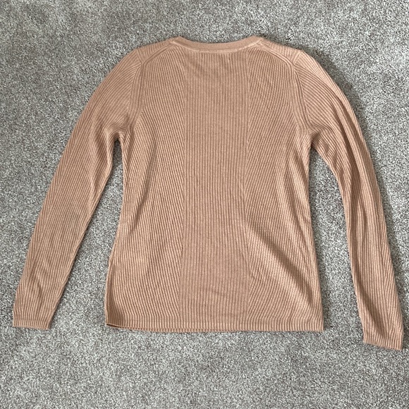 Banana Republic tan sweater - Picture 4 of 4